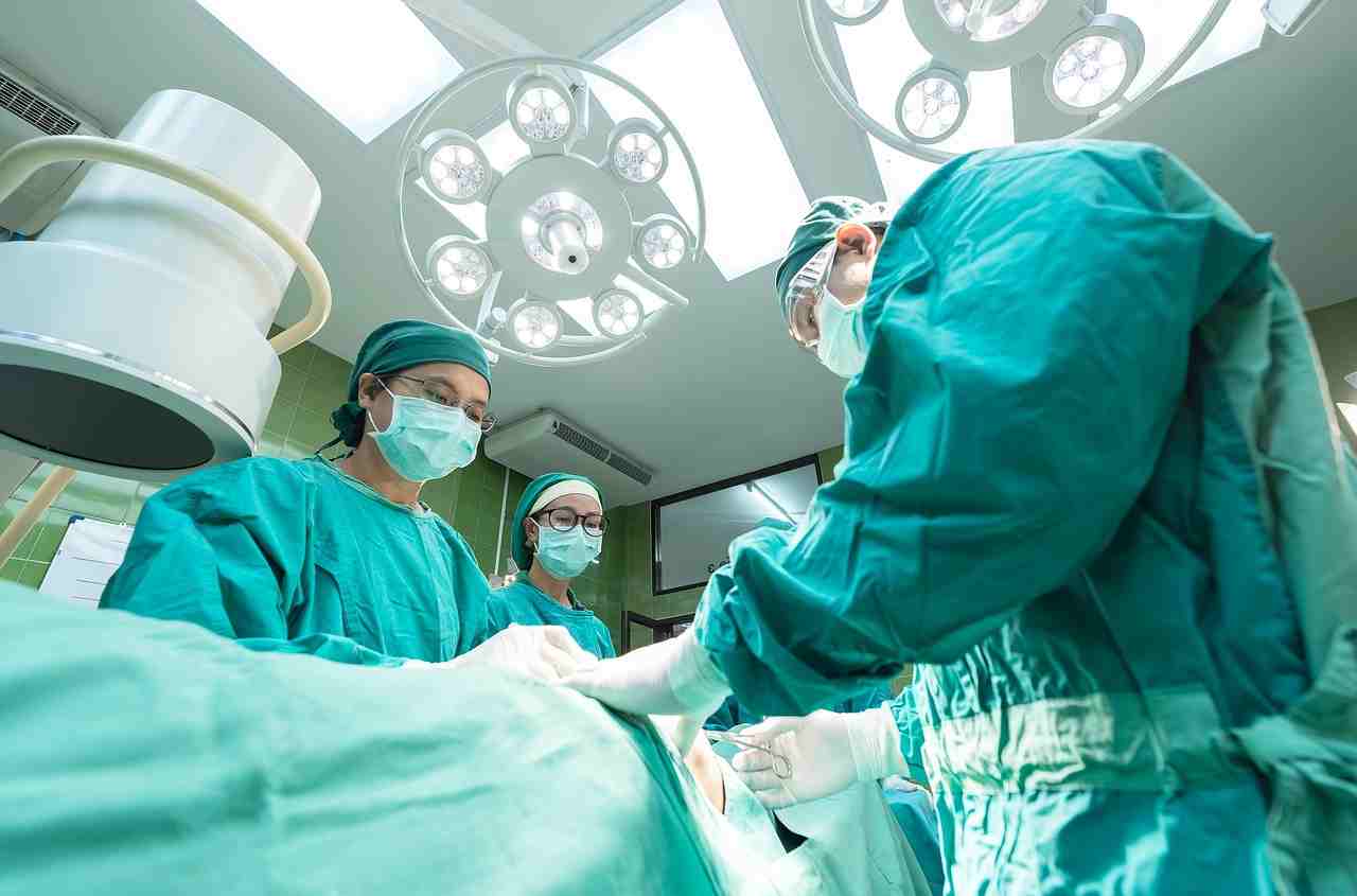 Medical professionals performing a surgical procedure in a modern operating room, highlighting healthcare career advancement, homeownership opportunities, physician loans, and physician loan programs designed for doctors and medical specialists.