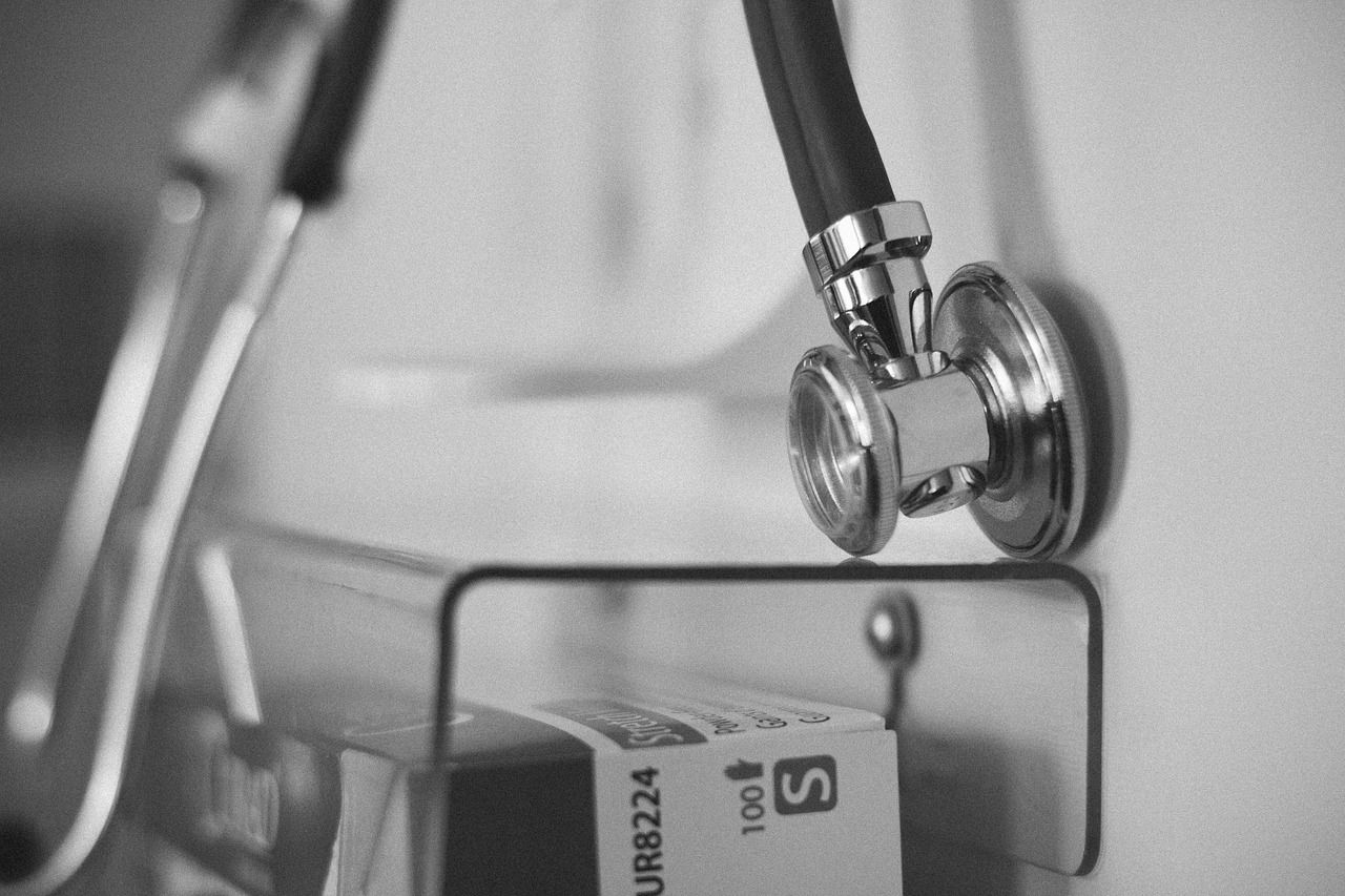Close-up of hospital medical equipment and stethoscope in a clinical setting, representing Surgical hospital funding, rehabilitation hospital financing, municipal hospital funding, hospital funding partners, and hospital funding solutions used to support medical equipment purchases, facility modernization, patient care expansion, and healthcare infrastructure improvements.